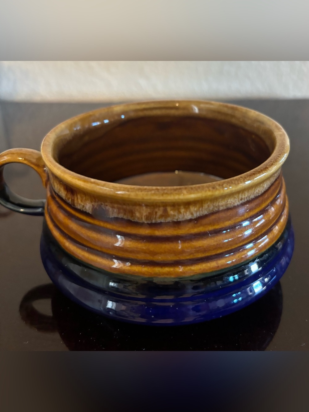 Set of 4 vintage, 16 oz, drip glaze pottery mugs w/ a rippled design pre-owned - Picture 6 of 8
